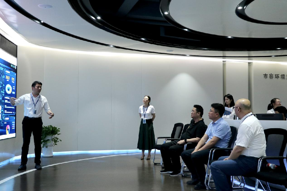 章貢區(qū)委常委、副區(qū)長張達(dá)偉一行蒞臨我司調(diào)研